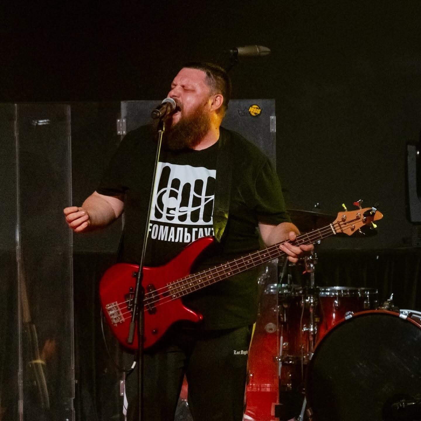 бас-гитара, вокал